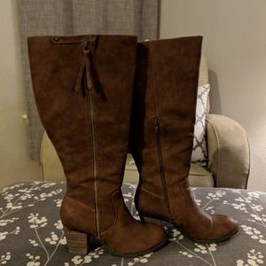 Like new Crown Vintage wide calf boots